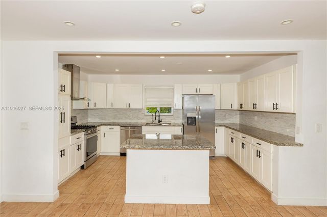 2510 NE 207th Ter, Miami, FL 33180