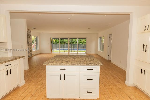 2510 NE 207th Ter, Miami, FL 33180