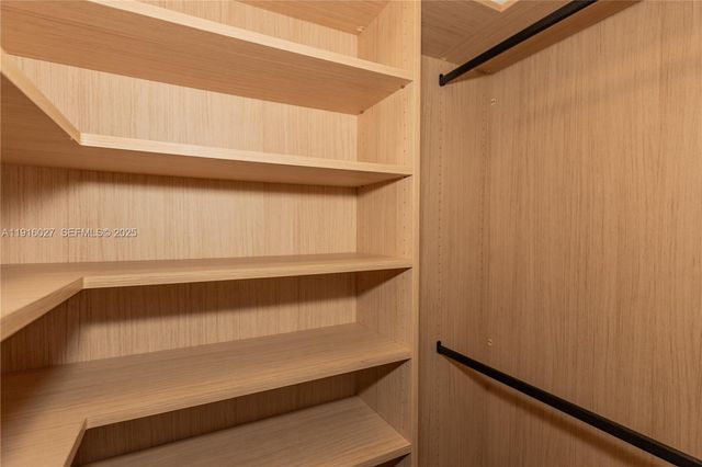 2510 NE 207th Ter, Miami, FL 33180