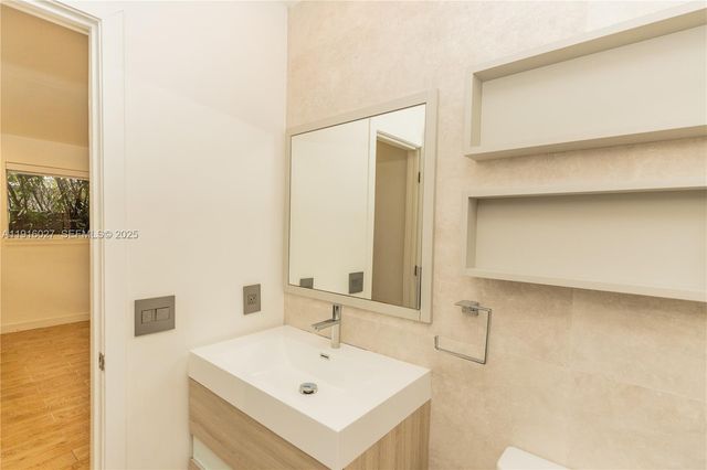 2510 NE 207th Ter, Miami, FL 33180