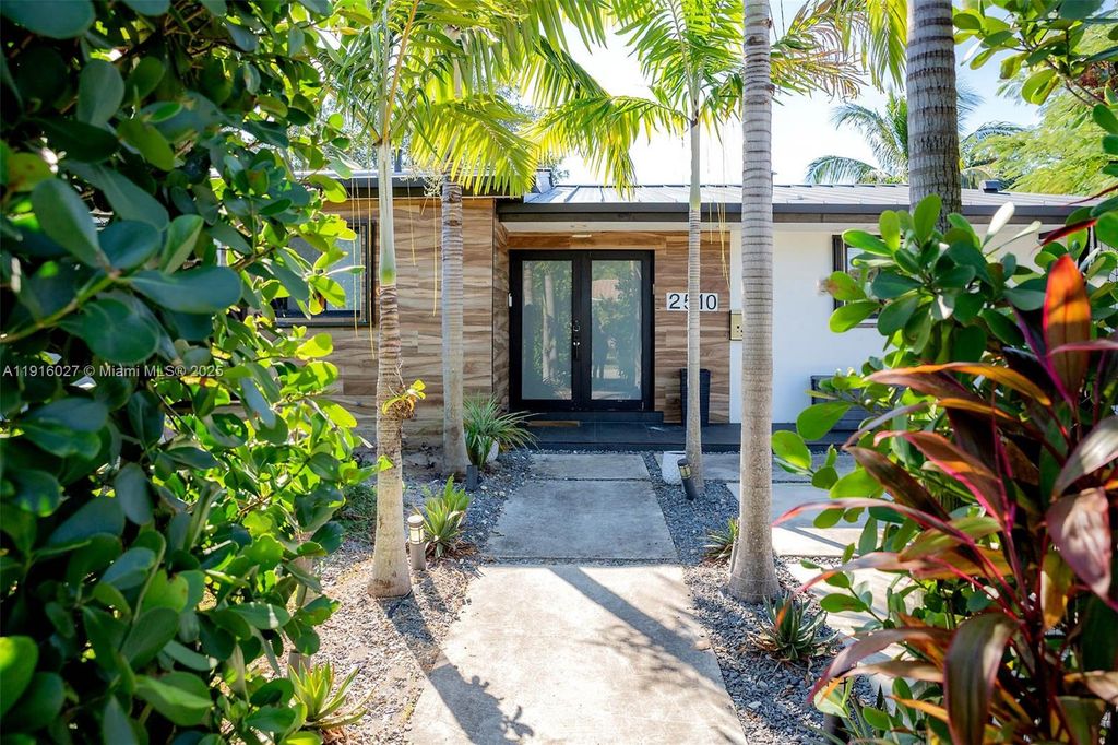 2510 NE 207th Ter, Miami, FL 33180