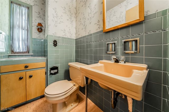 3153 Eastwick Drive, Cleveland Heights, OH 44118