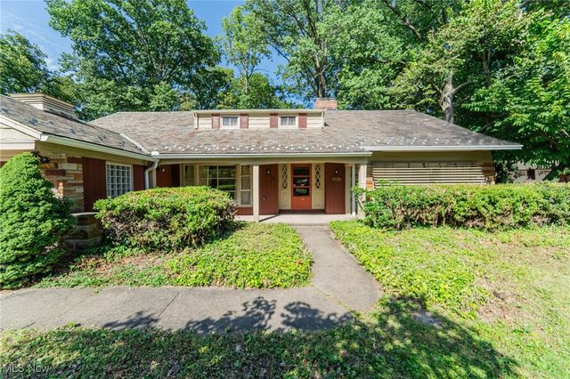 3153 Eastwick Drive, Cleveland Heights, OH 44118