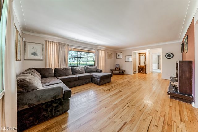 3153 Eastwick Drive, Cleveland Heights, OH 44118