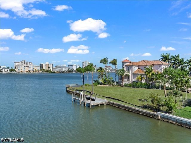366 Pine AVE, Naples, FL 34108