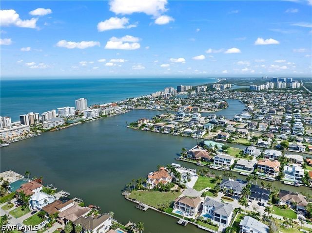 366 Pine AVE, Naples, FL 34108