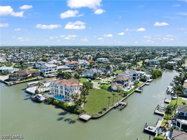 366 Pine AVE, Naples, FL 34108