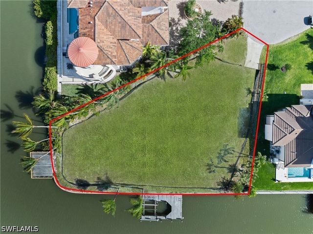 366 Pine AVE, Naples, FL 34108
