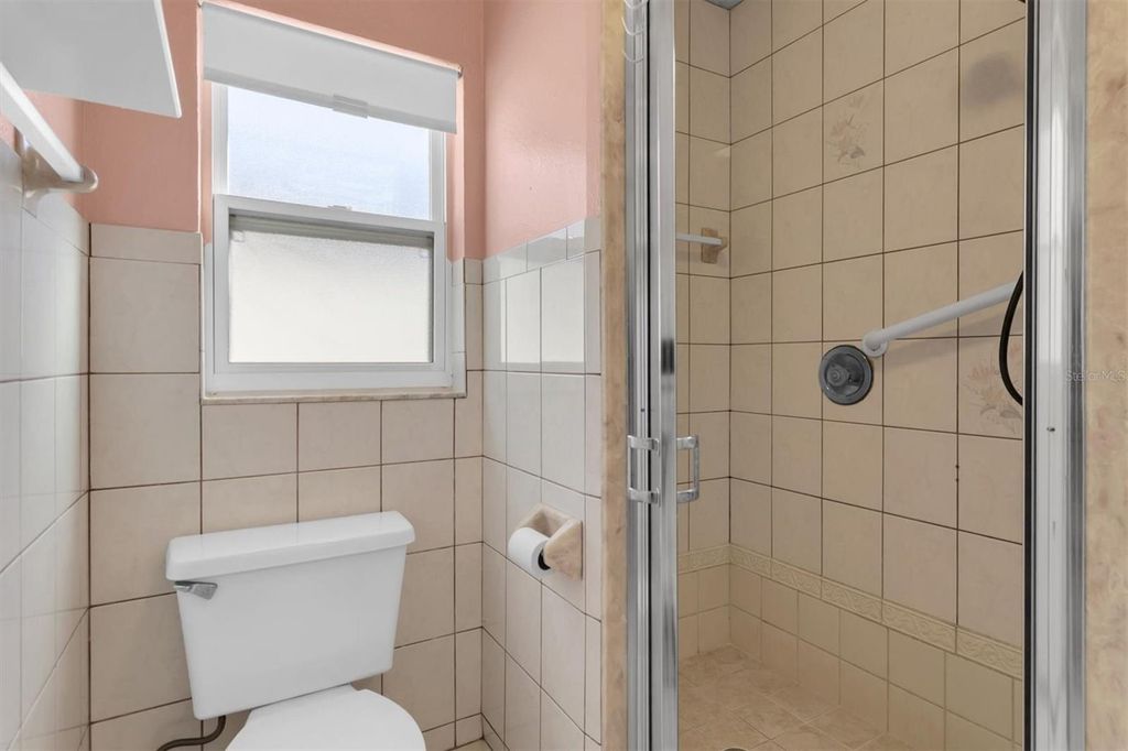 Image 16 of property listing at 7322 OAK CREST DRIVE, Port Richey, FL 34668