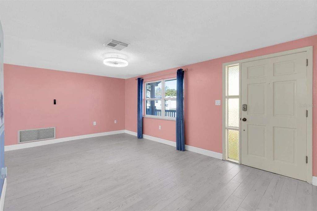 Image 3 of property listing at 7322 OAK CREST DRIVE, Port Richey, FL 34668