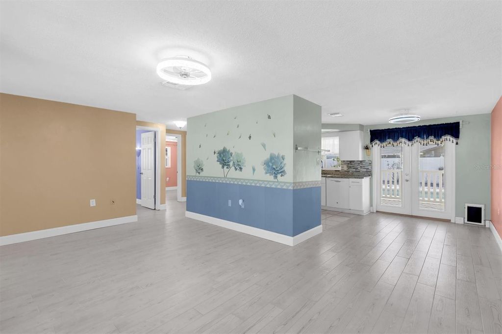 Image 5 of property listing at 7322 OAK CREST DRIVE, Port Richey, FL 34668