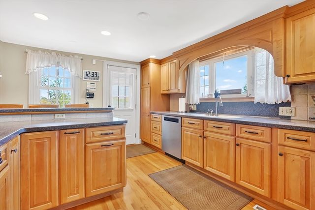 146 Bellevue Ave, Springfield, MA 01108