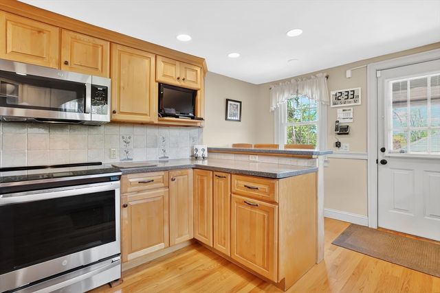 146 Bellevue Ave, Springfield, MA 01108
