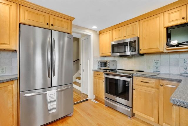 146 Bellevue Ave, Springfield, MA 01108