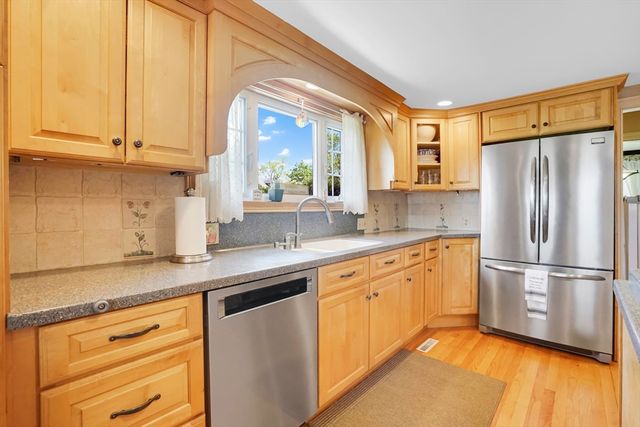 146 Bellevue Ave, Springfield, MA 01108