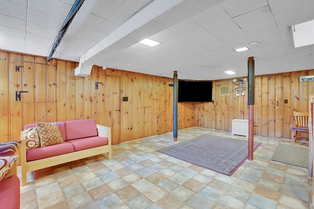 146 Bellevue Ave, Springfield, MA 01108