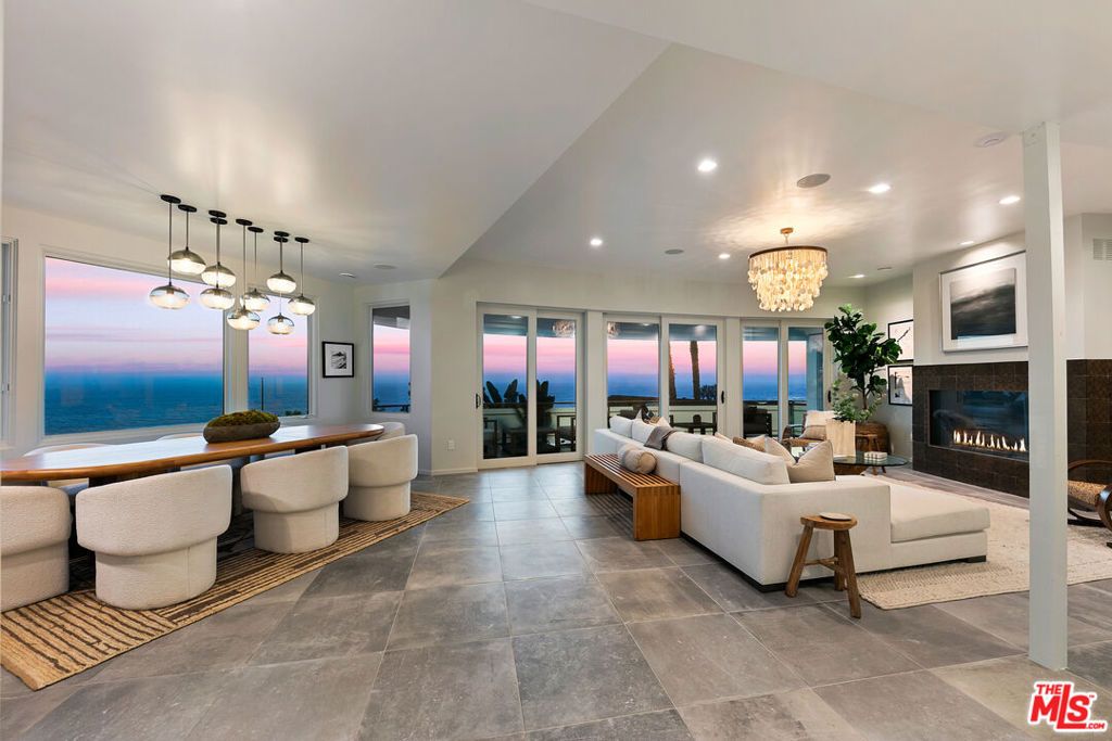 Image 10 of property listing at 31558 Victoria Point Road, Malibu, CA 90265