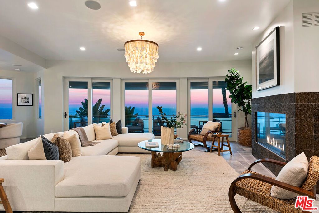 Image 11 of property listing at 31558 Victoria Point Road, Malibu, CA 90265