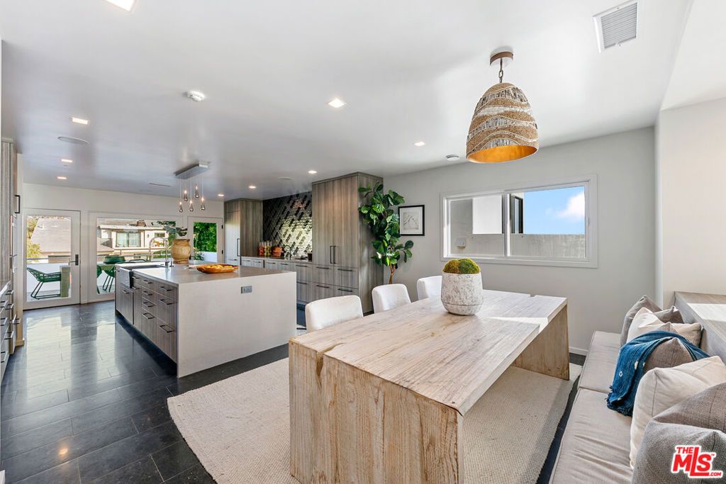 Image 19 of property listing at 31558 Victoria Point Road, Malibu, CA 90265