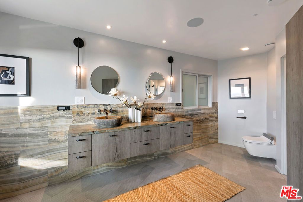 Image 26 of property listing at 31558 Victoria Point Road, Malibu, CA 90265