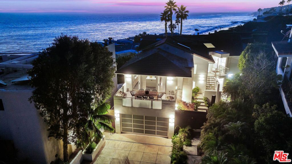 Image 3 of property listing at 31558 Victoria Point Road, Malibu, CA 90265