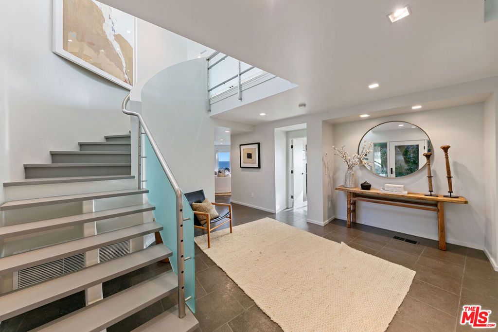 Image 30 of property listing at 31558 Victoria Point Road, Malibu, CA 90265