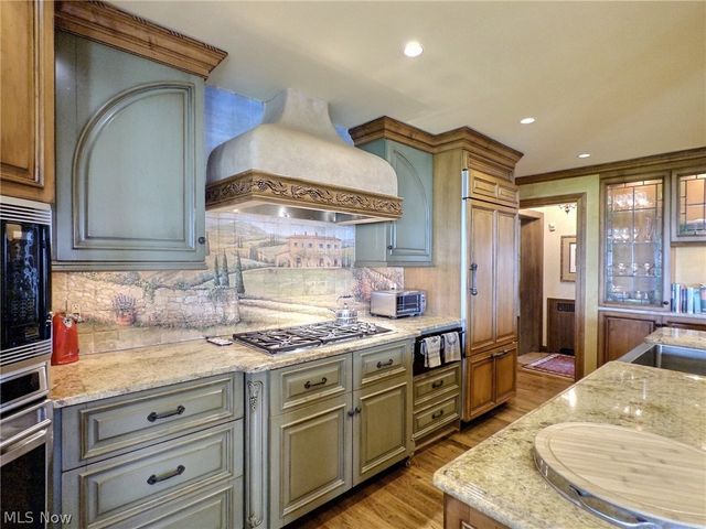 20664 Beach Cliff Boulevard, Rocky River, OH 44116