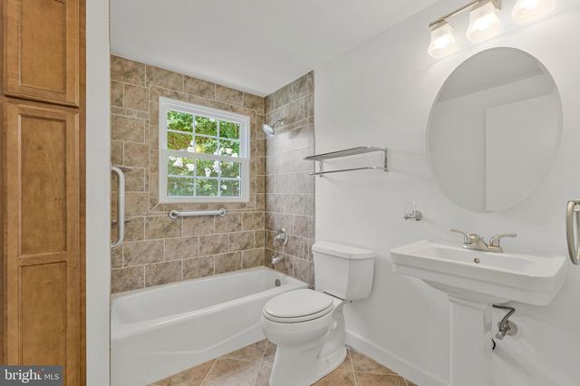 12805 MELVUE CT, Fairfax, VA 22033