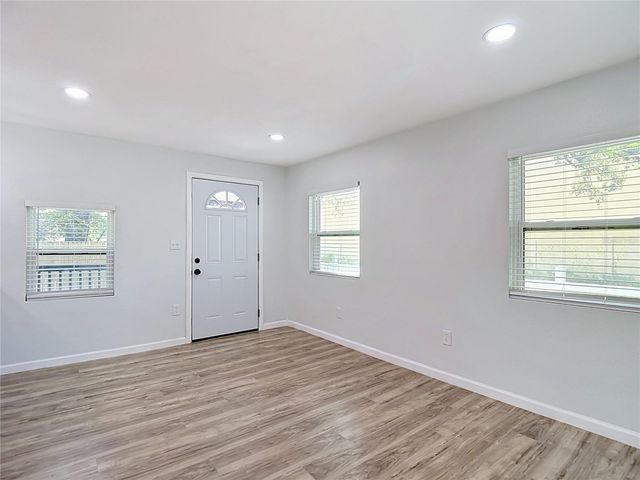 10009 N FLORENCE AVENUE, Tampa, FL 33612