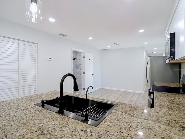 10009 N FLORENCE AVENUE, Tampa, FL 33612