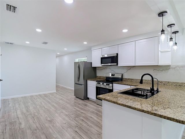 10009 N FLORENCE AVENUE, Tampa, FL 33612