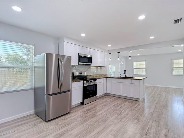 10009 N FLORENCE AVENUE, Tampa, FL 33612