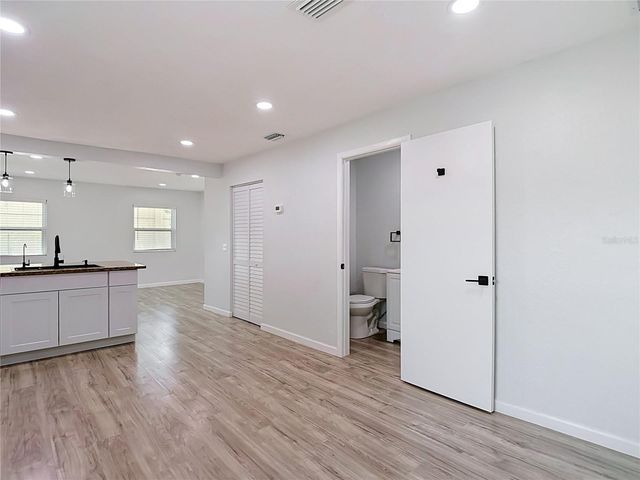 10009 N FLORENCE AVENUE, Tampa, FL 33612