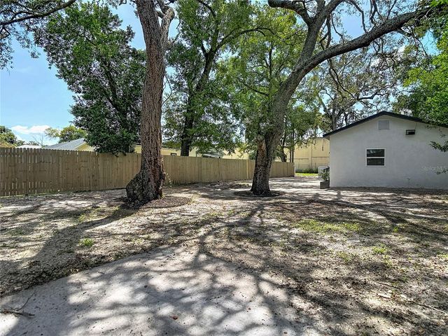 10009 N FLORENCE AVENUE, Tampa, FL 33612
