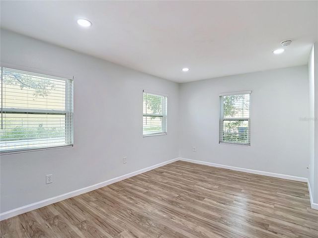 10009 N FLORENCE AVENUE, Tampa, FL 33612
