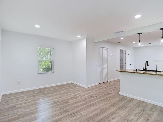 10009 N FLORENCE AVENUE, Tampa, FL 33612