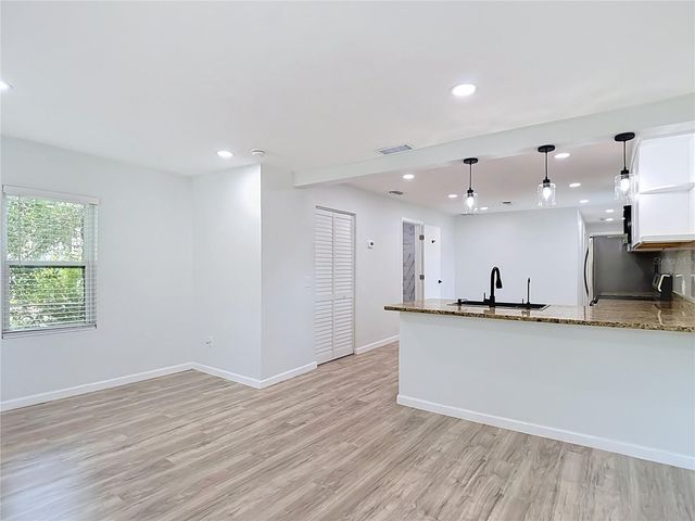 10009 N FLORENCE AVENUE, Tampa, FL 33612