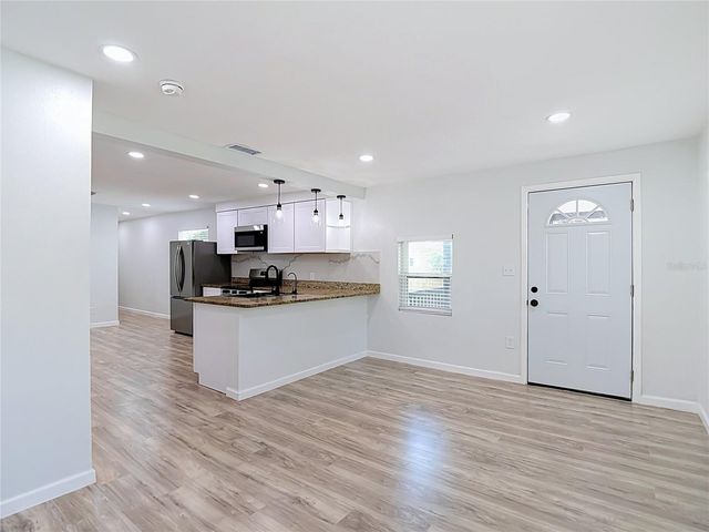 10009 N FLORENCE AVENUE, Tampa, FL 33612