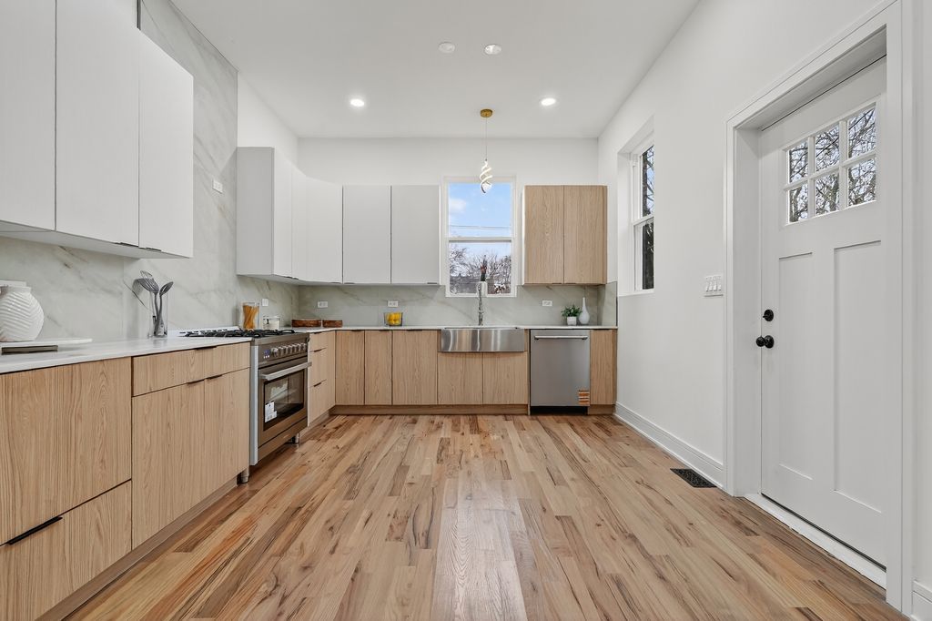 Image 11 of property listing at 5141 S Wabash Avenue, Chicago, IL 60615