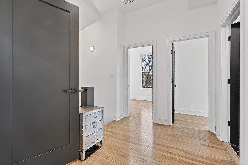 Image 26 of property listing at 5141 S Wabash Avenue, Chicago, IL 60615