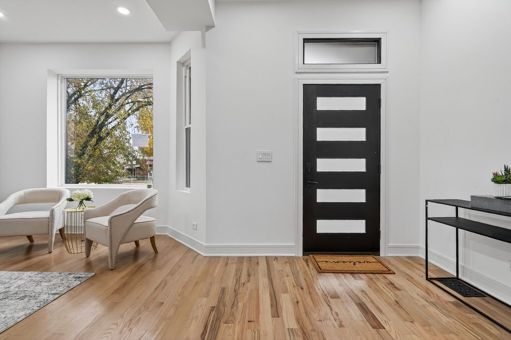 Image 4 of property listing at 5141 S Wabash Avenue, Chicago, IL 60615
