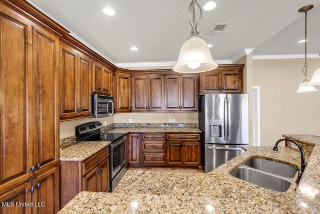 62 Tantallon Drive, Ocean Springs, MS 39564