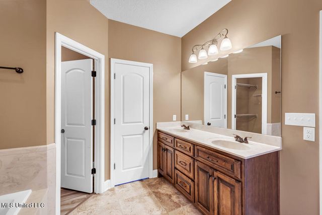 62 Tantallon Drive, Ocean Springs, MS 39564