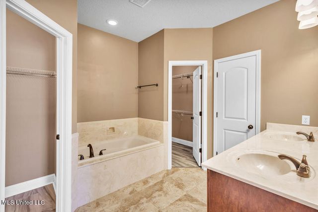 62 Tantallon Drive, Ocean Springs, MS 39564