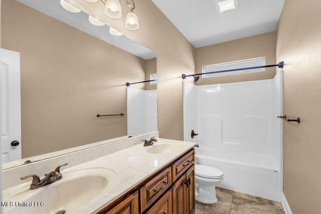 62 Tantallon Drive, Ocean Springs, MS 39564