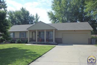 1701 Casa Loma Dr, Emporia, KS 66801