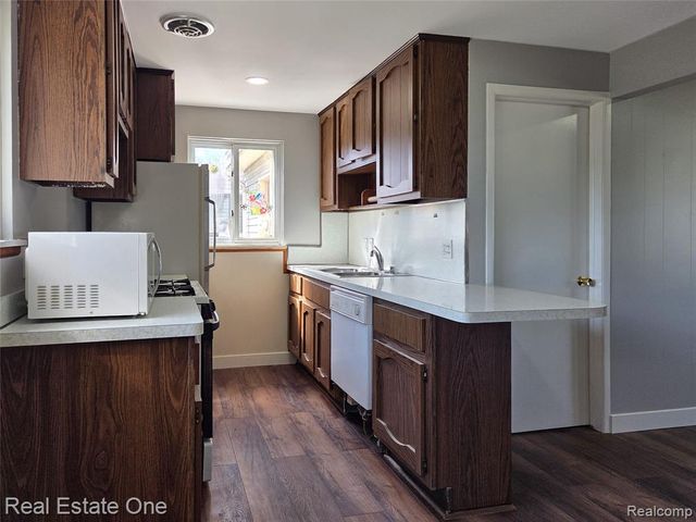 34073 Mcbride Street, Romulus, MI 48174