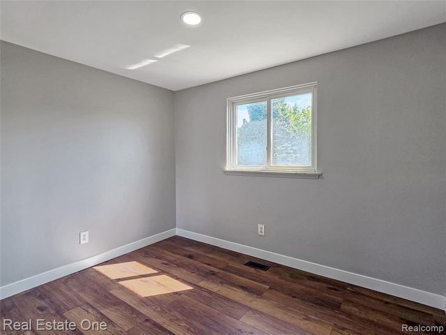 34073 Mcbride Street, Romulus, MI 48174