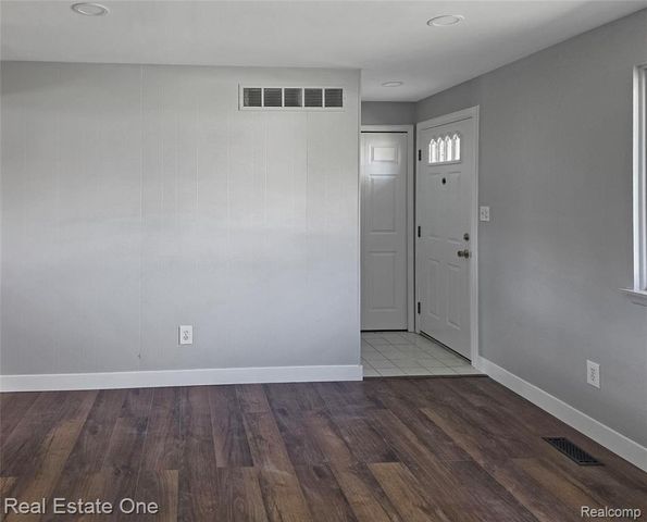 34073 Mcbride Street, Romulus, MI 48174