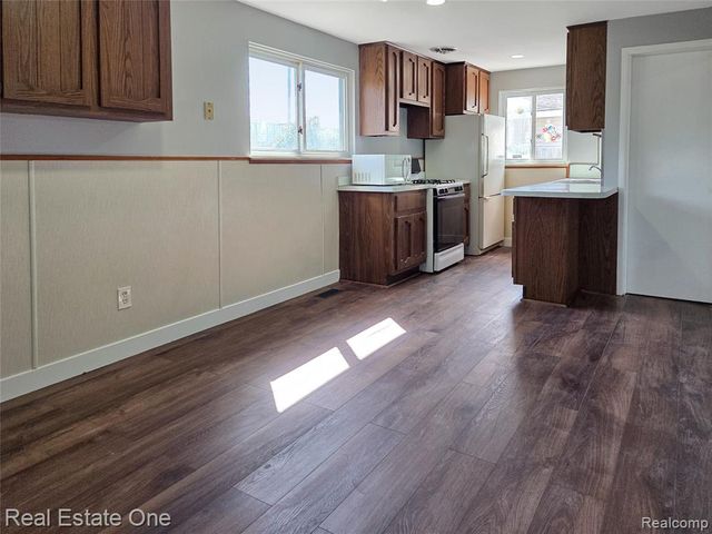 34073 Mcbride Street, Romulus, MI 48174